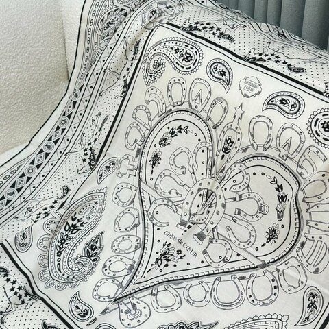 HERMES Cheval de Coeur Bandana披肩 140 - 黑白