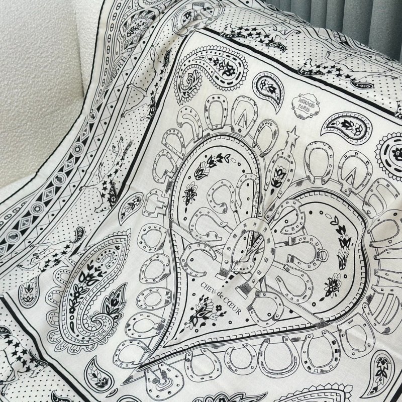 HERMES Cheval de Coeur Bandana披肩 140 - 黑白-0