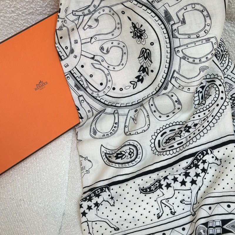 HERMES Cheval de Coeur Bandana披肩 140 - 黑白-2