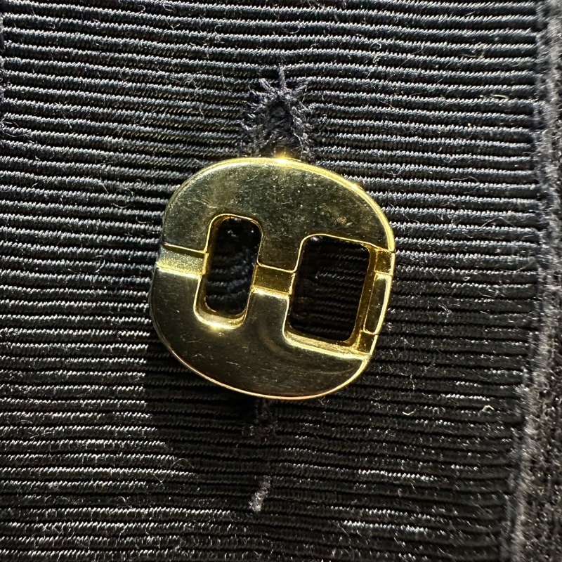 【美收精品】FERRAGAMO 黑色針織長袖 4-519-3