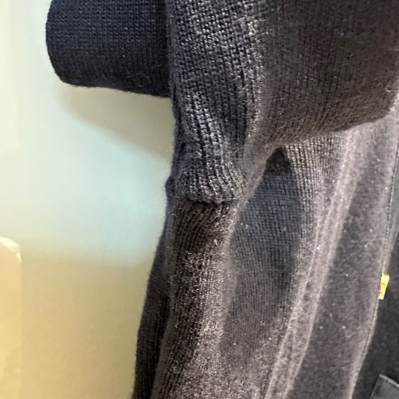 【美收精品】FERRAGAMO 黑色針織長袖 4-519-5