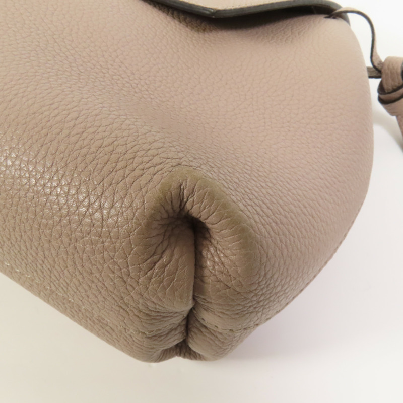 Valentino 牛皮皮革Vring金扣肩背袋-9