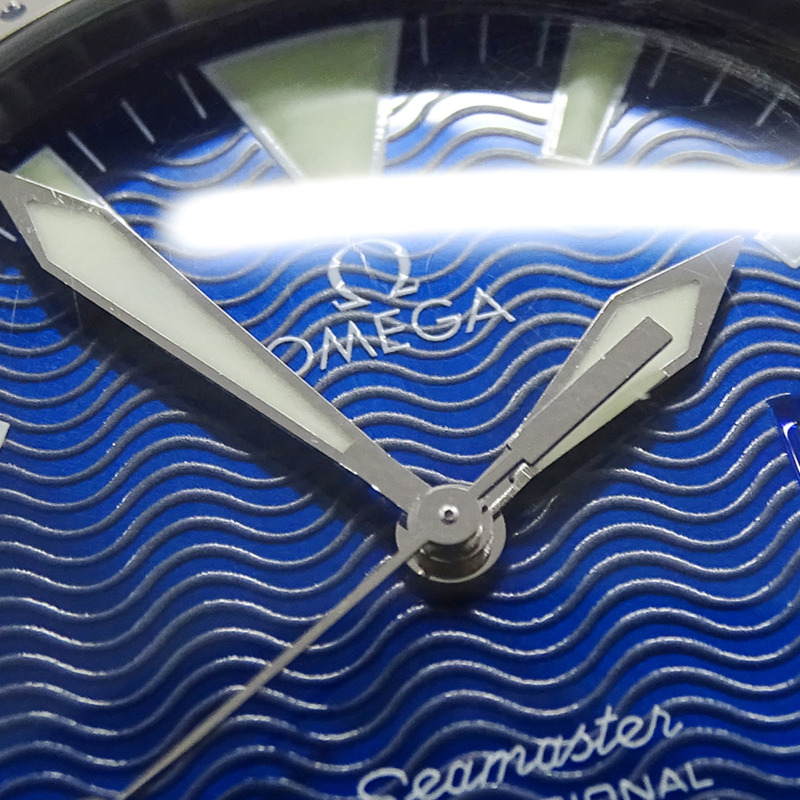 歐米茄海馬系列 2265.80 男士腕錶，品牌專業，300米防水，日期顯示，石英機芯，QZ系列，不銹鋼錶殼，銀色錶盤，藍色錶盤，拋光處理-6