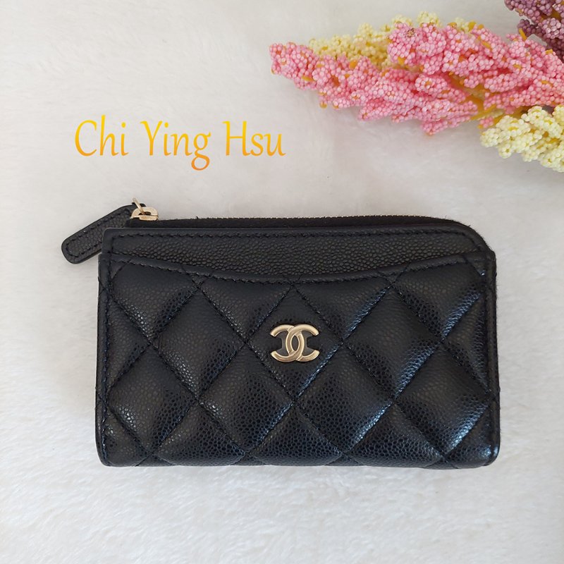 CHANEL經典金色雙C 🎀現貨實拍 🎀 LOGO菱格粒紋牛皮L型拉鍊卡夾/零錢包(黑色AP3179B)全新品-0