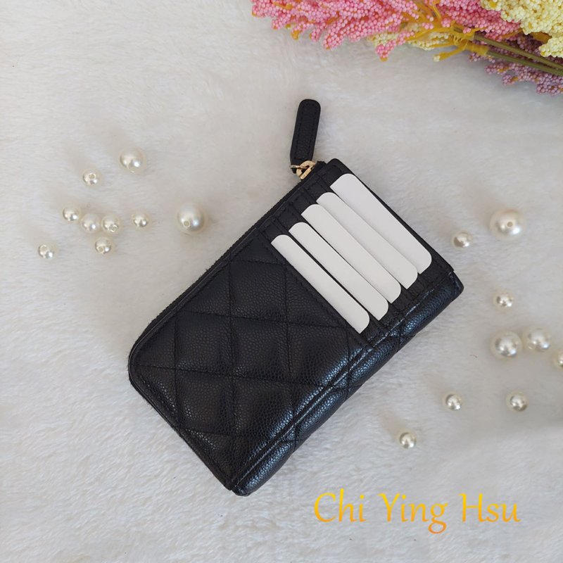 CHANEL經典金色雙C 🎀現貨實拍 🎀 LOGO菱格粒紋牛皮L型拉鍊卡夾/零錢包(黑色AP3179B)全新品-6