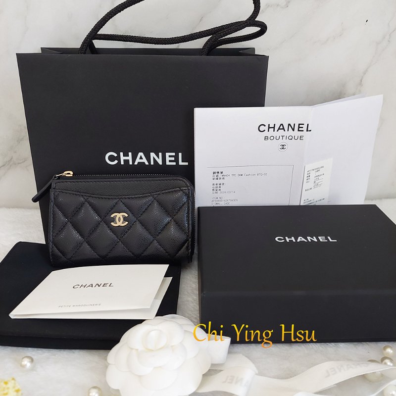 CHANEL經典金色雙C 🎀現貨實拍 🎀 LOGO菱格粒紋牛皮L型拉鍊卡夾/零錢包(黑色AP3179B)全新品-7