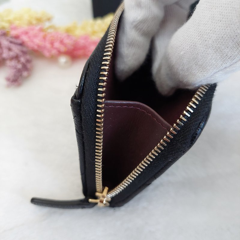 CHANEL經典金色雙C 🎀現貨實拍 🎀 LOGO菱格粒紋牛皮L型拉鍊卡夾/零錢包(黑色AP3179B)全新品-29