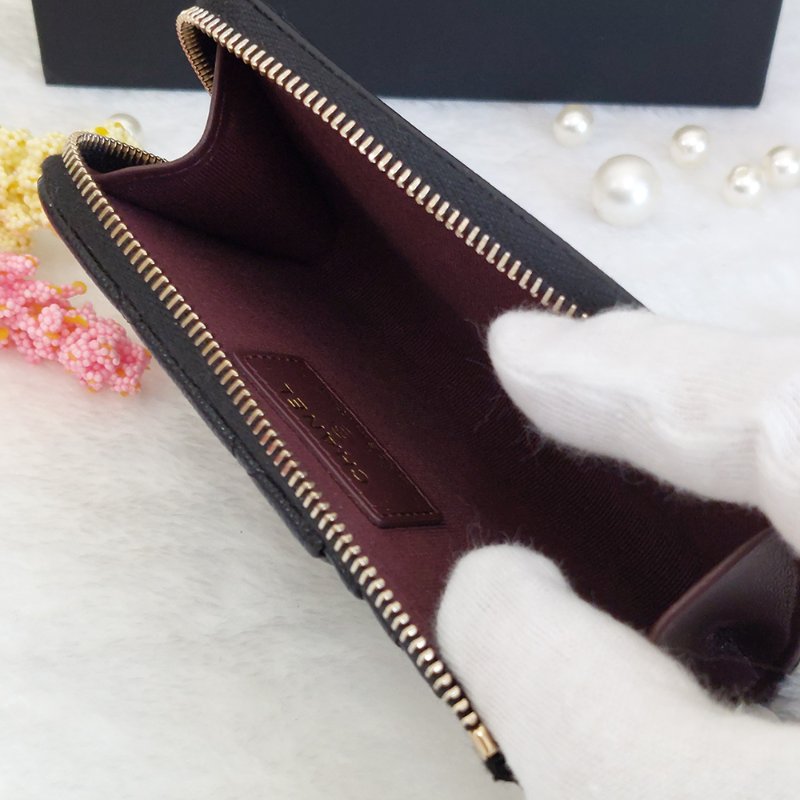 CHANEL經典金色雙C 🎀現貨實拍 🎀 LOGO菱格粒紋牛皮L型拉鍊卡夾/零錢包(黑色AP3179B)全新品-33