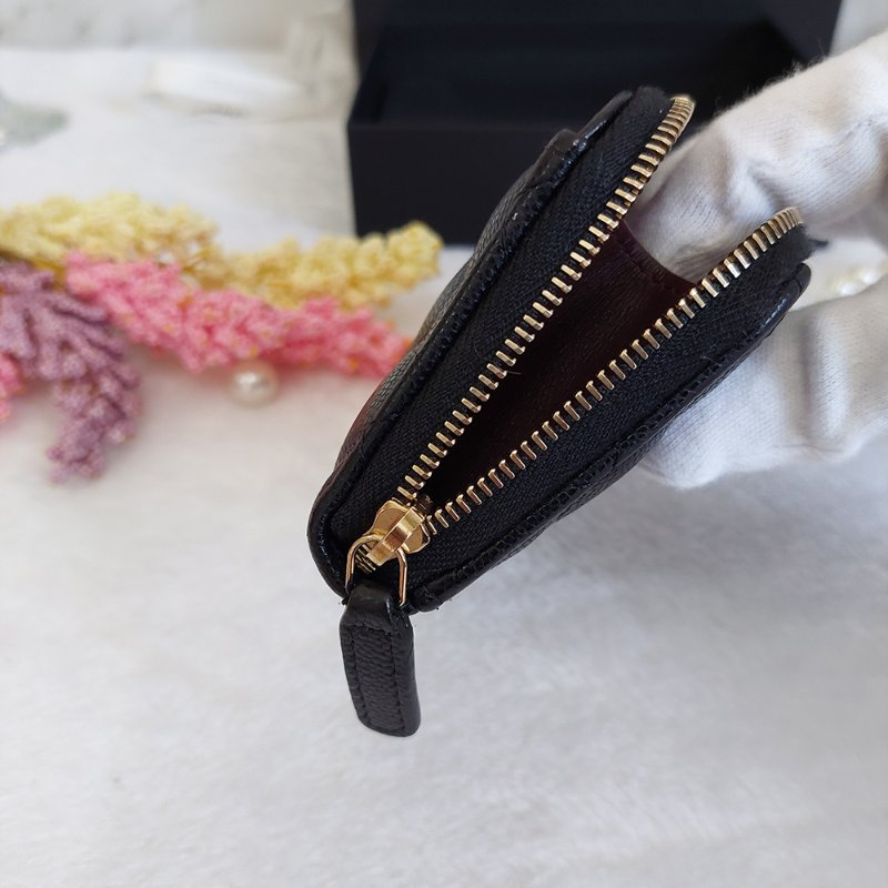 CHANEL經典金色雙C 🎀現貨實拍 🎀 LOGO菱格粒紋牛皮L型拉鍊卡夾/零錢包(黑色AP3179B)全新品-40