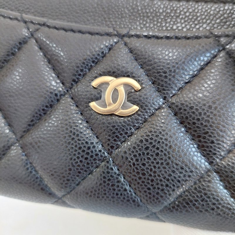 CHANEL經典金色雙C 🎀現貨實拍 🎀 LOGO菱格粒紋牛皮L型拉鍊卡夾/零錢包(黑色AP3179B)全新品-41