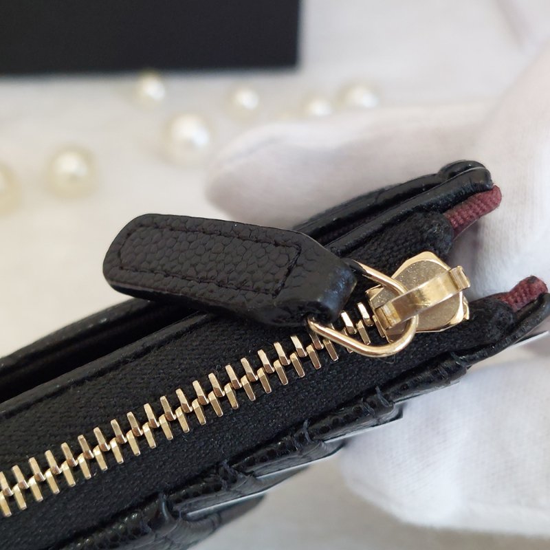 CHANEL經典金色雙C 🎀現貨實拍 🎀 LOGO菱格粒紋牛皮L型拉鍊卡夾/零錢包(黑色AP3179B)全新品-44