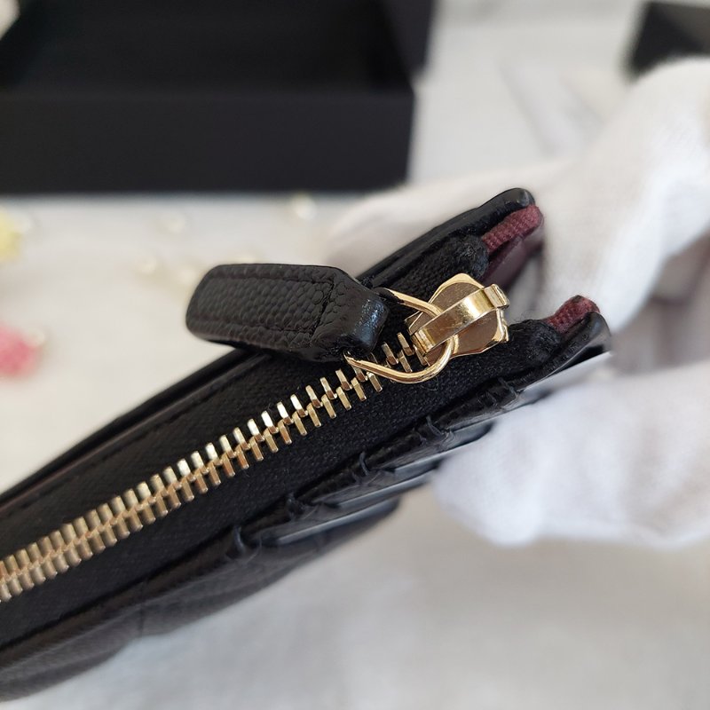 CHANEL經典金色雙C 🎀現貨實拍 🎀 LOGO菱格粒紋牛皮L型拉鍊卡夾/零錢包(黑色AP3179B)全新品-45