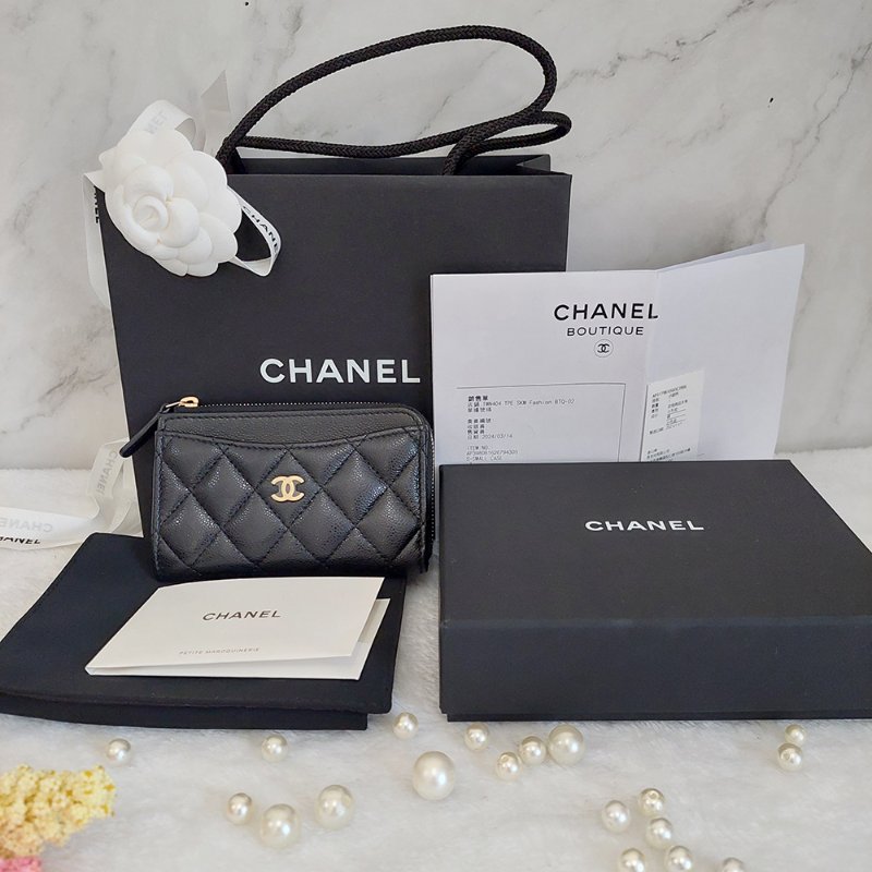 CHANEL經典金色雙C 🎀現貨實拍 🎀 LOGO菱格粒紋牛皮L型拉鍊卡夾/零錢包(黑色AP3179B)全新品-50