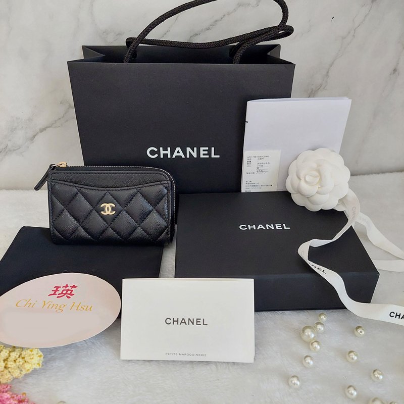 CHANEL經典金色雙C 🎀現貨實拍 🎀 LOGO菱格粒紋牛皮L型拉鍊卡夾/零錢包(黑色AP3179B)全新品-52