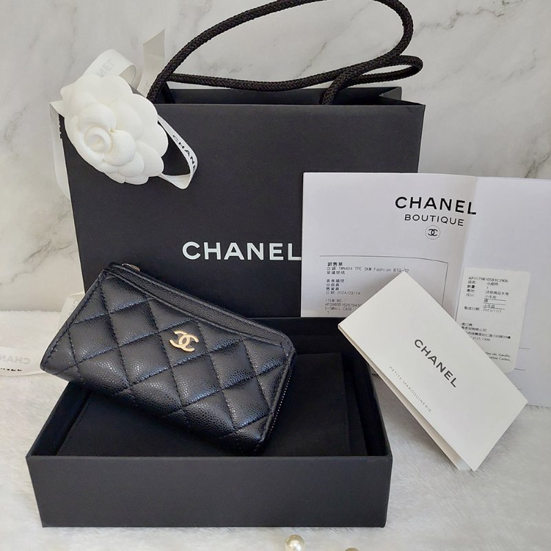 CHANEL經典金色雙C 🎀現貨實拍 🎀 LOGO菱格粒紋牛皮L型拉鍊卡夾/零錢包(黑色AP3179B)全新品-56