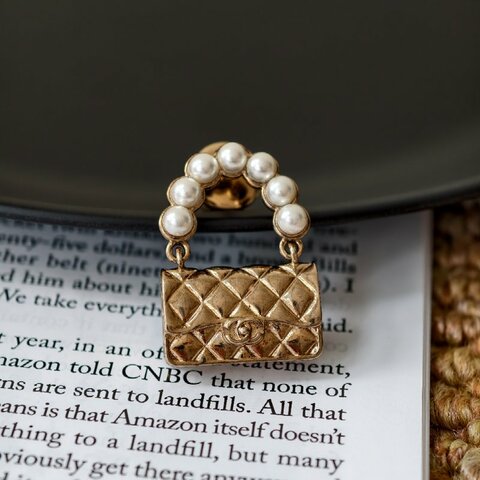 香奈兒 Chanel 小書包珍珠胸針 B21S 正常使用痕跡 輕微氧化