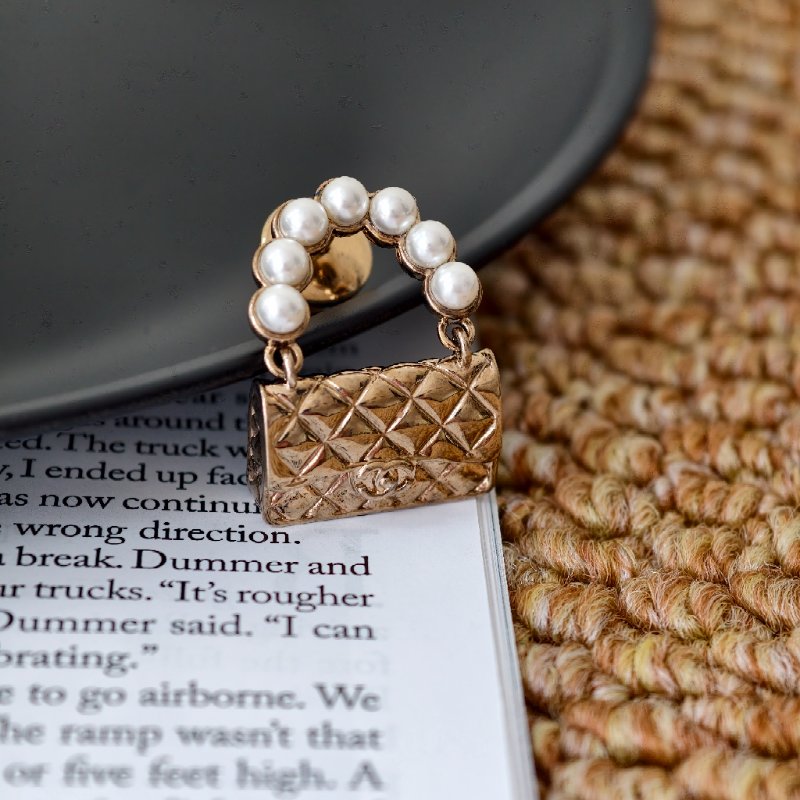 香奈兒 Chanel 小書包珍珠胸針 B21S 正常使用痕跡 輕微氧化-4