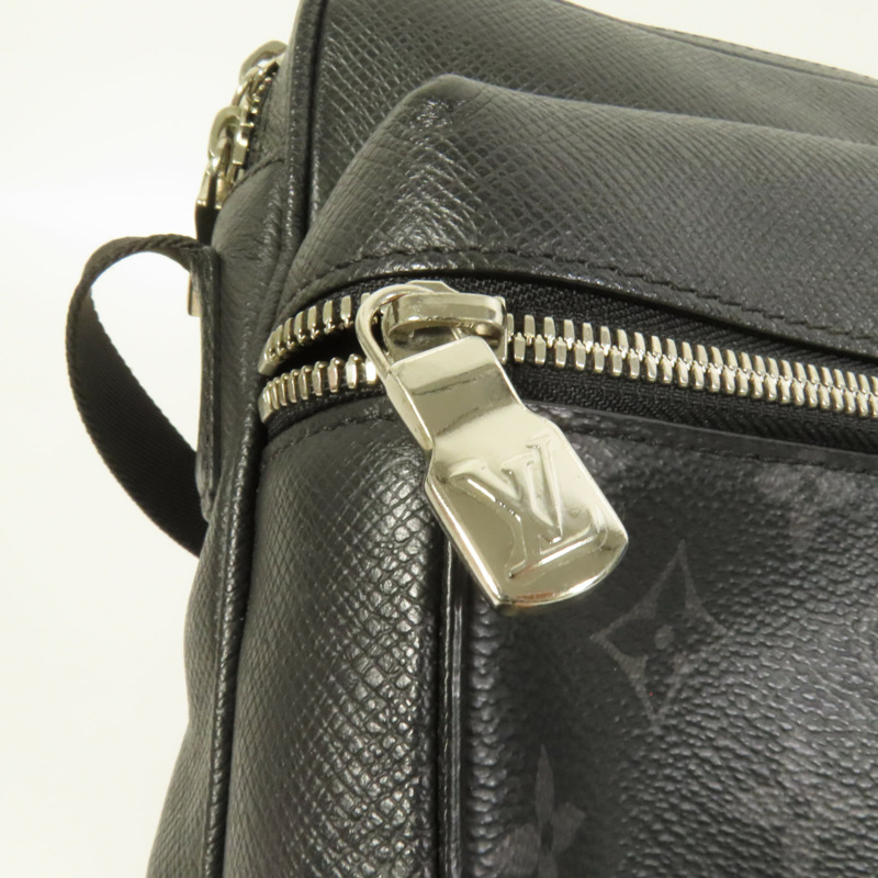 LOUIS VUITTON Monogram Eclipse/Taiga Outdoor Messenger銀扣肩背袋-8