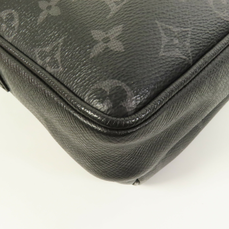 LOUIS VUITTON Monogram Eclipse/Taiga Outdoor Messenger銀扣肩背袋-13