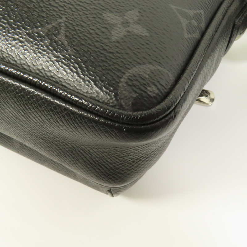 LOUIS VUITTON Monogram Eclipse/Taiga Outdoor Messenger銀扣肩背袋-14