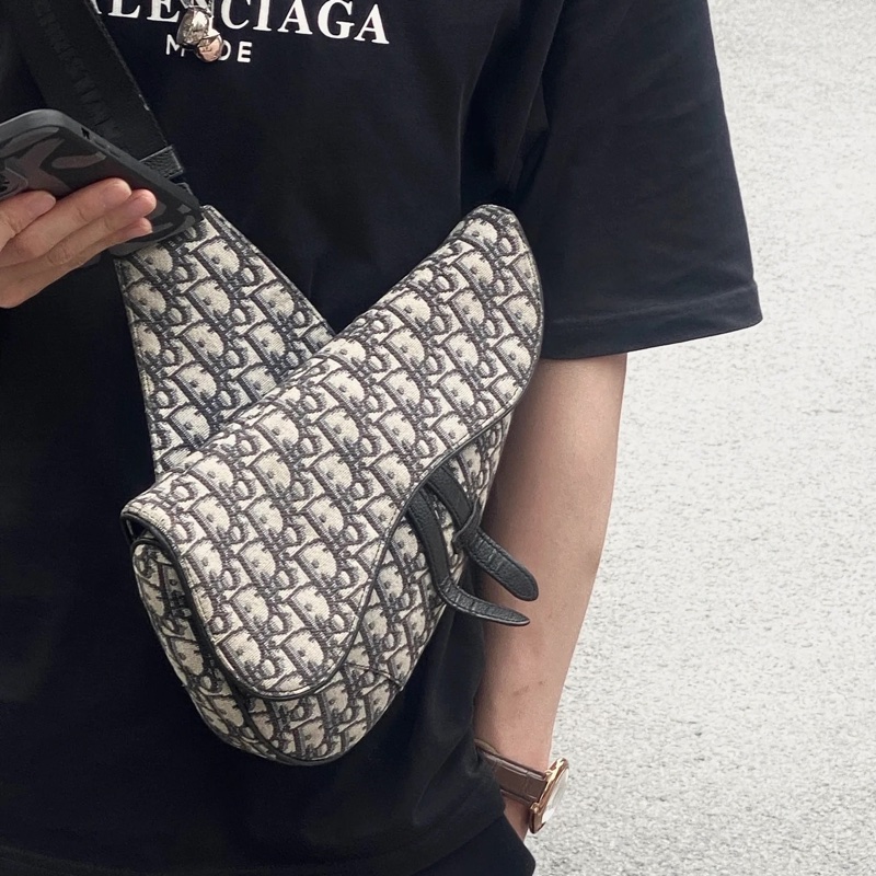 🈶購證 #全網最低💰 #櫃上在售12.5萬 Dior saddle新款老花馬鞍包 黃金尺寸長夾可入🔥-6