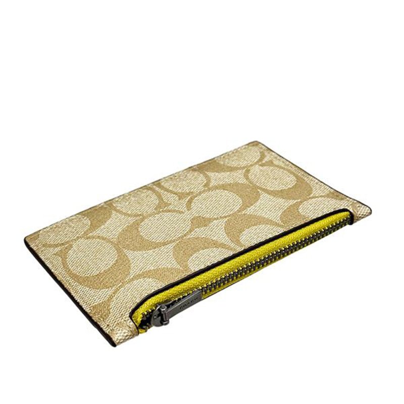 【COACH】滿版LOGO拉鍊零錢包-卡其黃-3