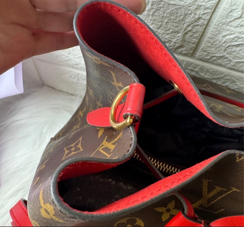 正品LV 帆布印花牛皮鑲飾束口斜背/肩背水桶包-3