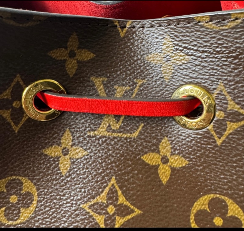 正品LV 帆布印花牛皮鑲飾束口斜背/肩背水桶包-6