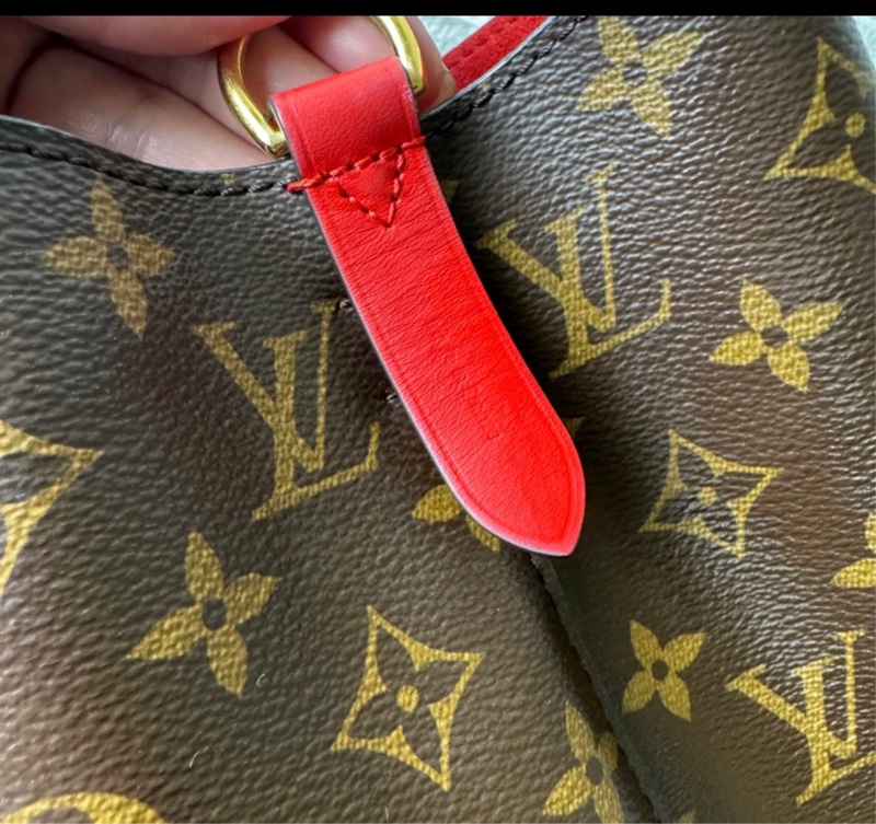 正品LV 帆布印花牛皮鑲飾束口斜背/肩背水桶包-11