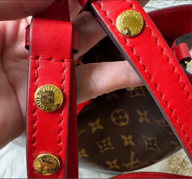 正品LV 帆布印花牛皮鑲飾束口斜背/肩背水桶包-17