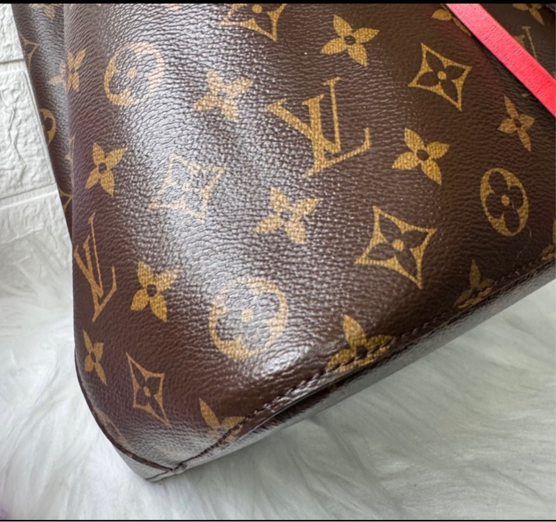 正品LV 帆布印花牛皮鑲飾束口斜背/肩背水桶包-31