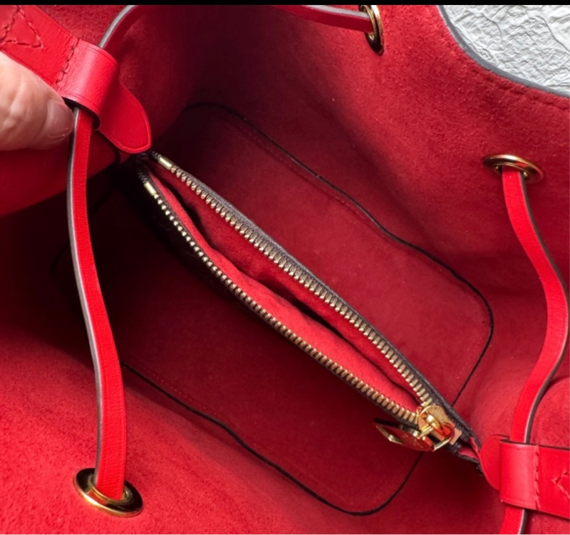 正品LV 帆布印花牛皮鑲飾束口斜背/肩背水桶包-34