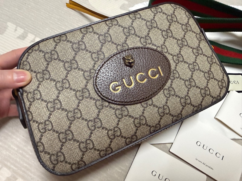 GUCCI Neo Vintage GG Suprem  經典虎頭印花皮革斜背/相機包(咖)-1