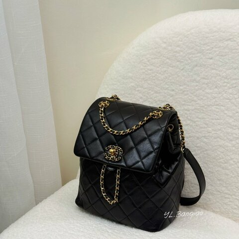 Chanel 19黑羊皮金扣後背包AS4762