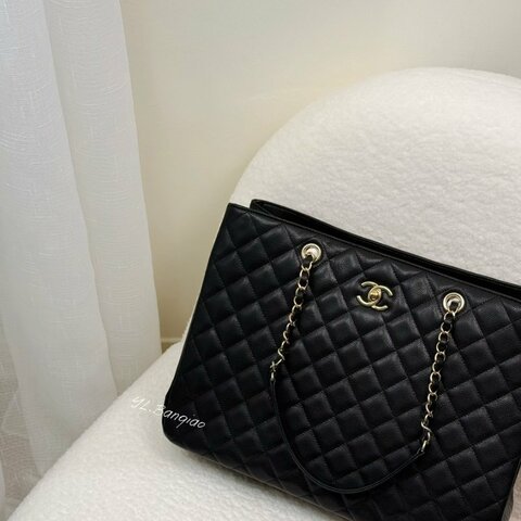 Chanel黑荔枝牛皮淡金扣托特包A91046