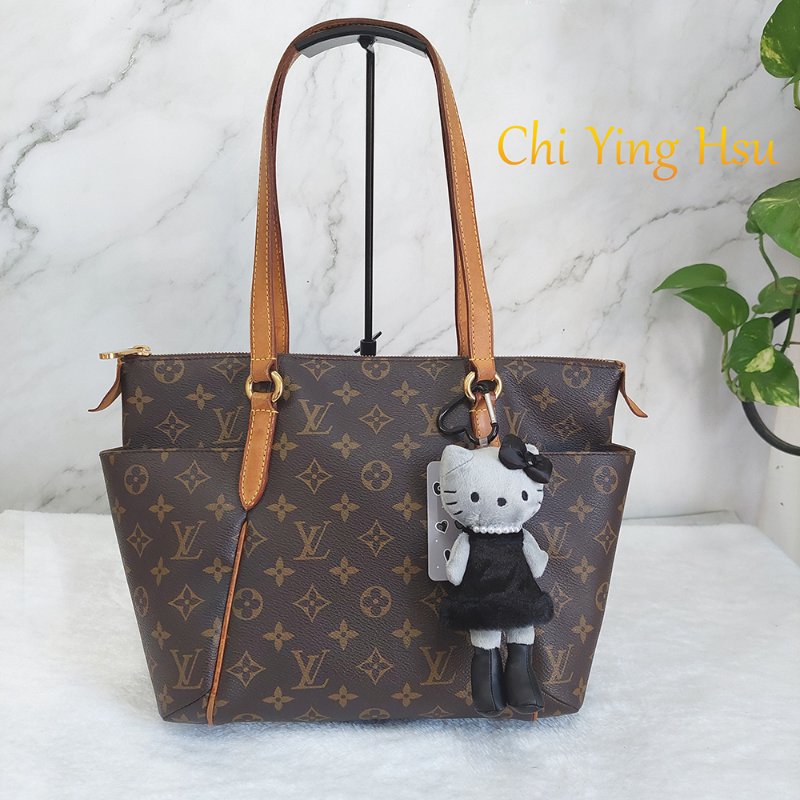 LV原花金釦TOTALLY   PM   M56688🎀出清特惠價🎀 ~雙口袋肩背包~二手品-1