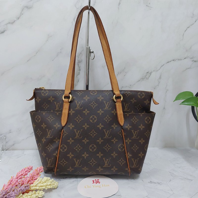 LV原花金釦TOTALLY   PM   M56688🎀出清特惠價🎀 ~雙口袋肩背包~二手品-2
