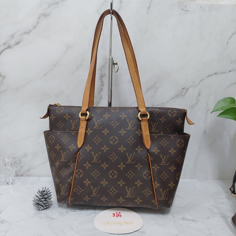 LV原花金釦TOTALLY   PM   M56688🎀出清特惠價🎀 ~雙口袋肩背包~二手品-18