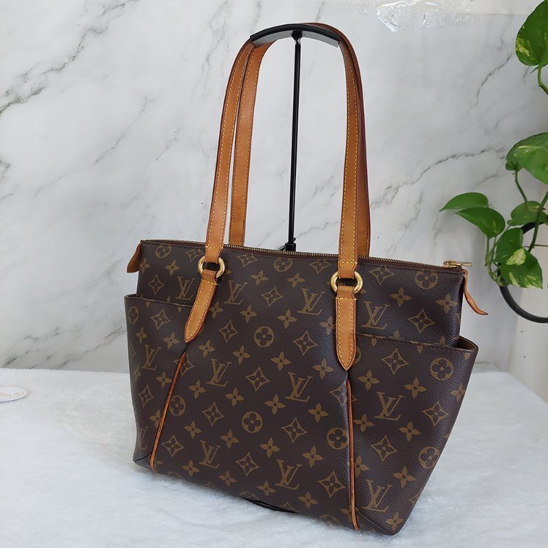 LV原花金釦TOTALLY   PM   M56688🎀出清特惠價🎀 ~雙口袋肩背包~二手品-22