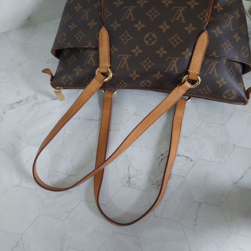 LV原花金釦TOTALLY   PM   M56688🎀出清特惠價🎀 ~雙口袋肩背包~二手品-51