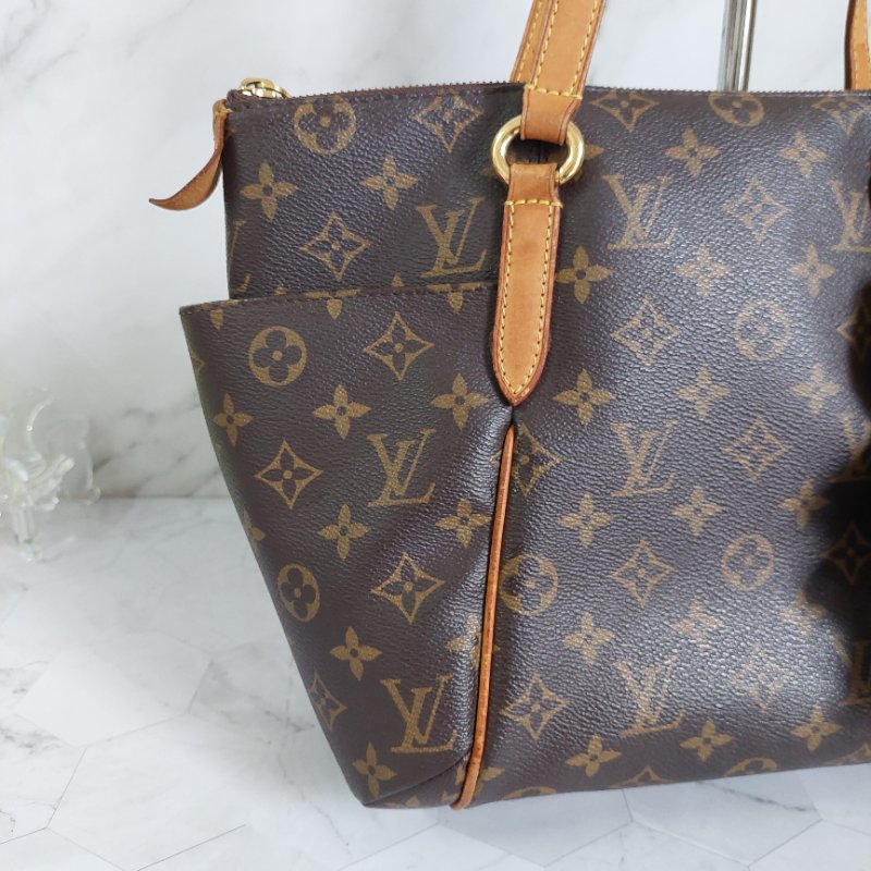 LV原花金釦TOTALLY   PM   M56688🎀出清特惠價🎀 ~雙口袋肩背包~二手品-65