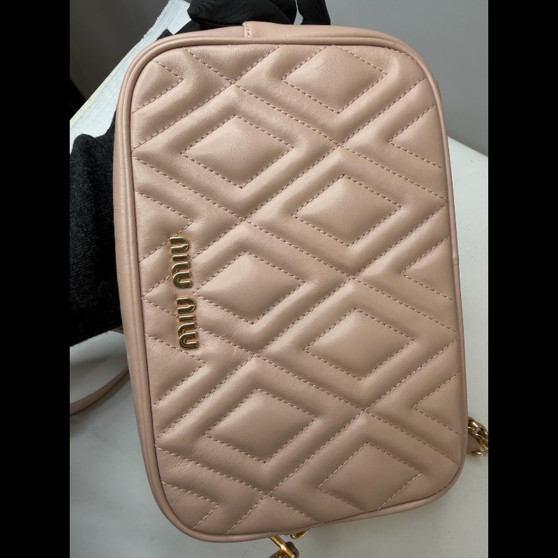 Miu Miu 牛皮相機包 斜背包-9