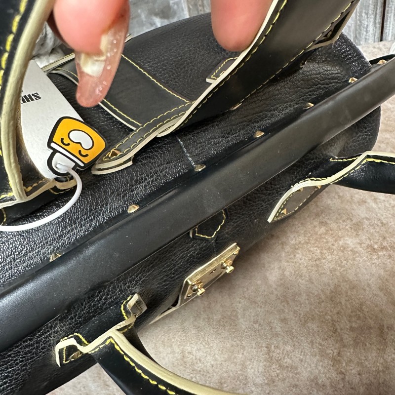 LV suhali蘇哈里黑色牛皮手提包-17