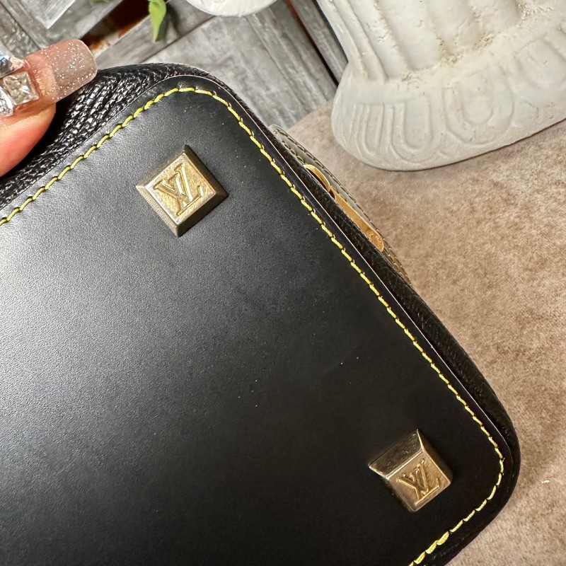 LV suhali蘇哈里黑色牛皮手提包-30