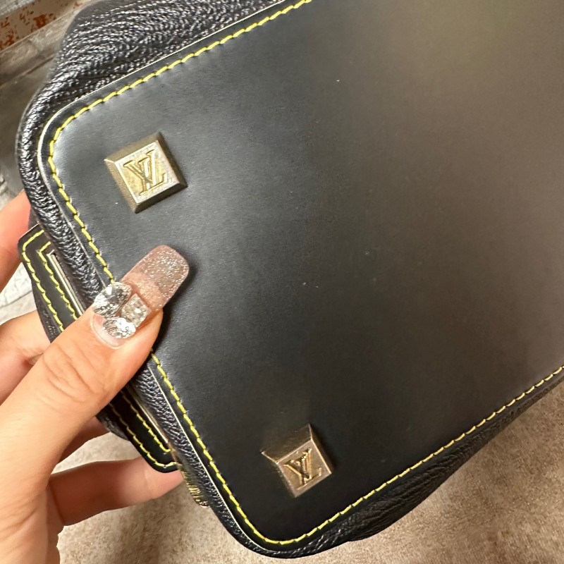 LV suhali蘇哈里黑色牛皮手提包-31