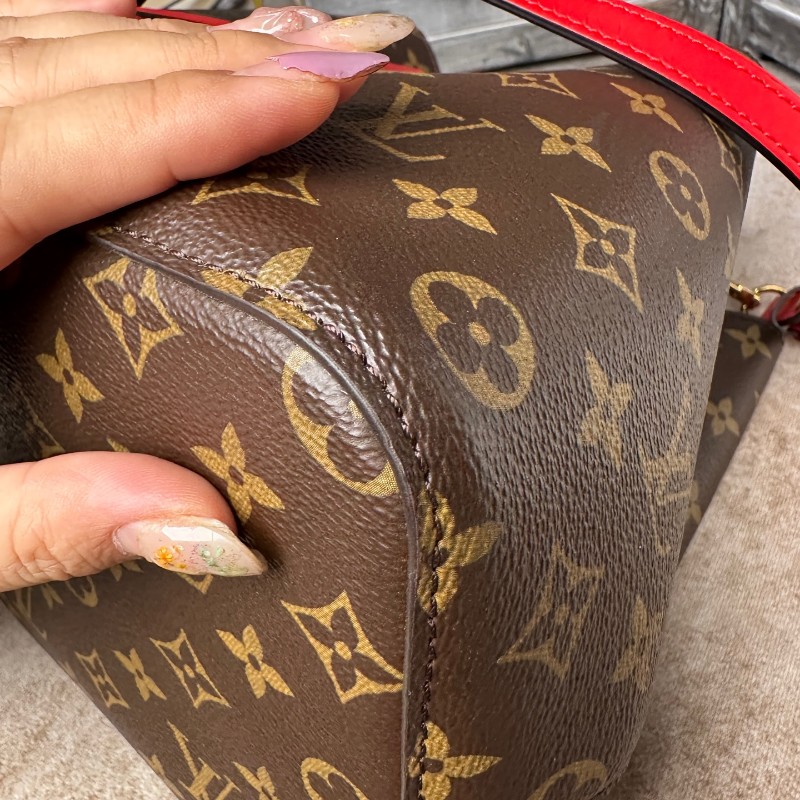 LV noe neo 老花紅色水桶包-23