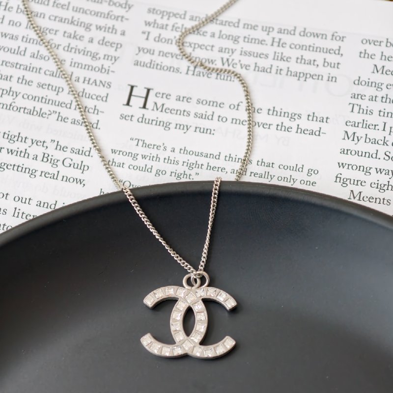 Chanel香奈兒雙c帶鑽項鍊 B12A-0