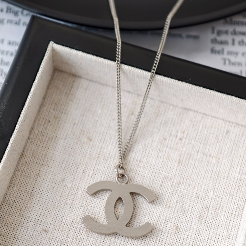 Chanel香奈兒雙c帶鑽項鍊 B12A-1