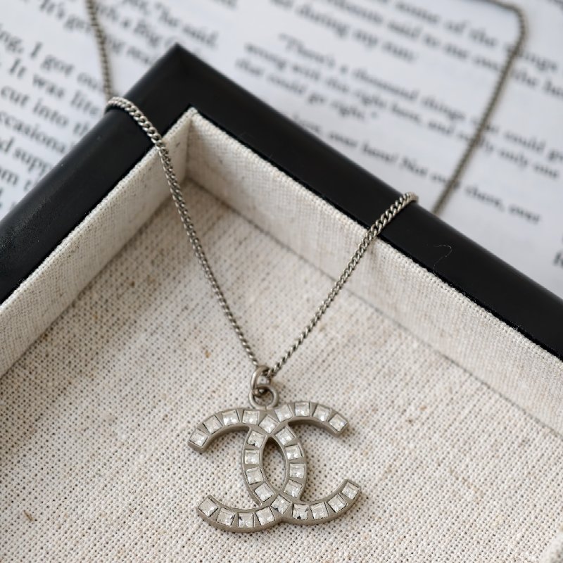 Chanel香奈兒雙c帶鑽項鍊 B12A-2