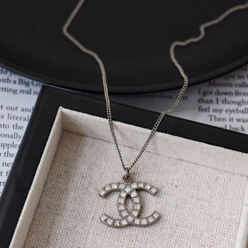 Chanel香奈兒雙c帶鑽項鍊 B12A-4